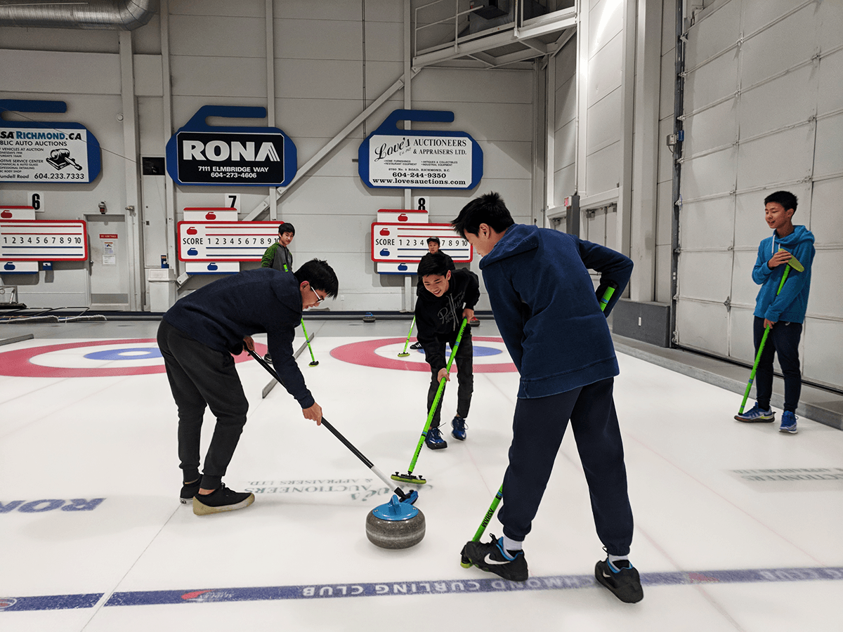 You are currently viewing First curling camp attracts many juniors coming to experience curling